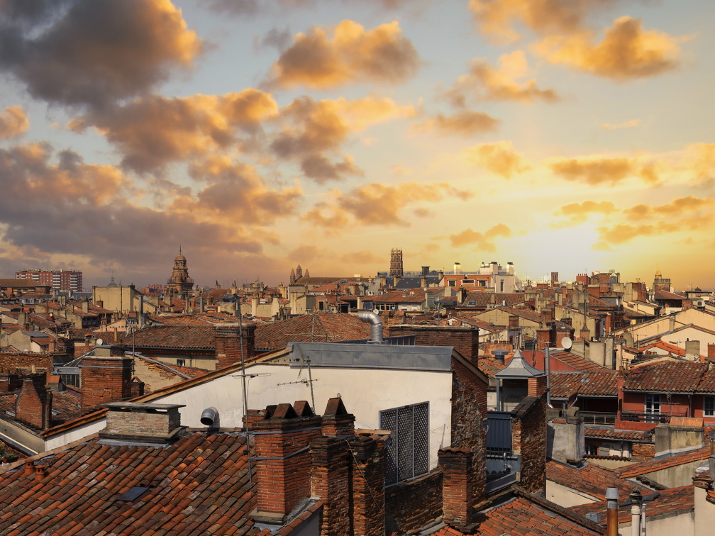 view-of-toulouse-roofs-at-sunset
